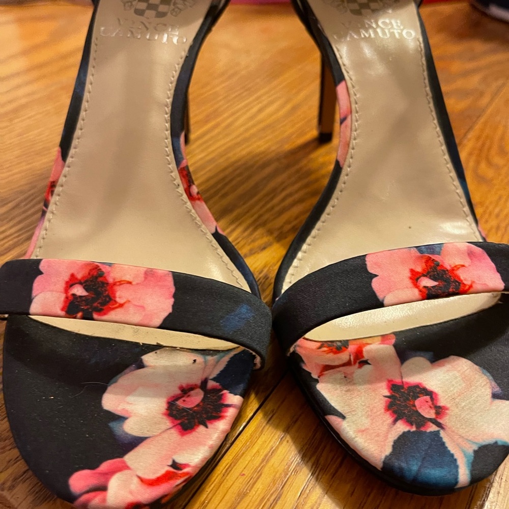 Vince Camuto high heels - Picture 2 of 7